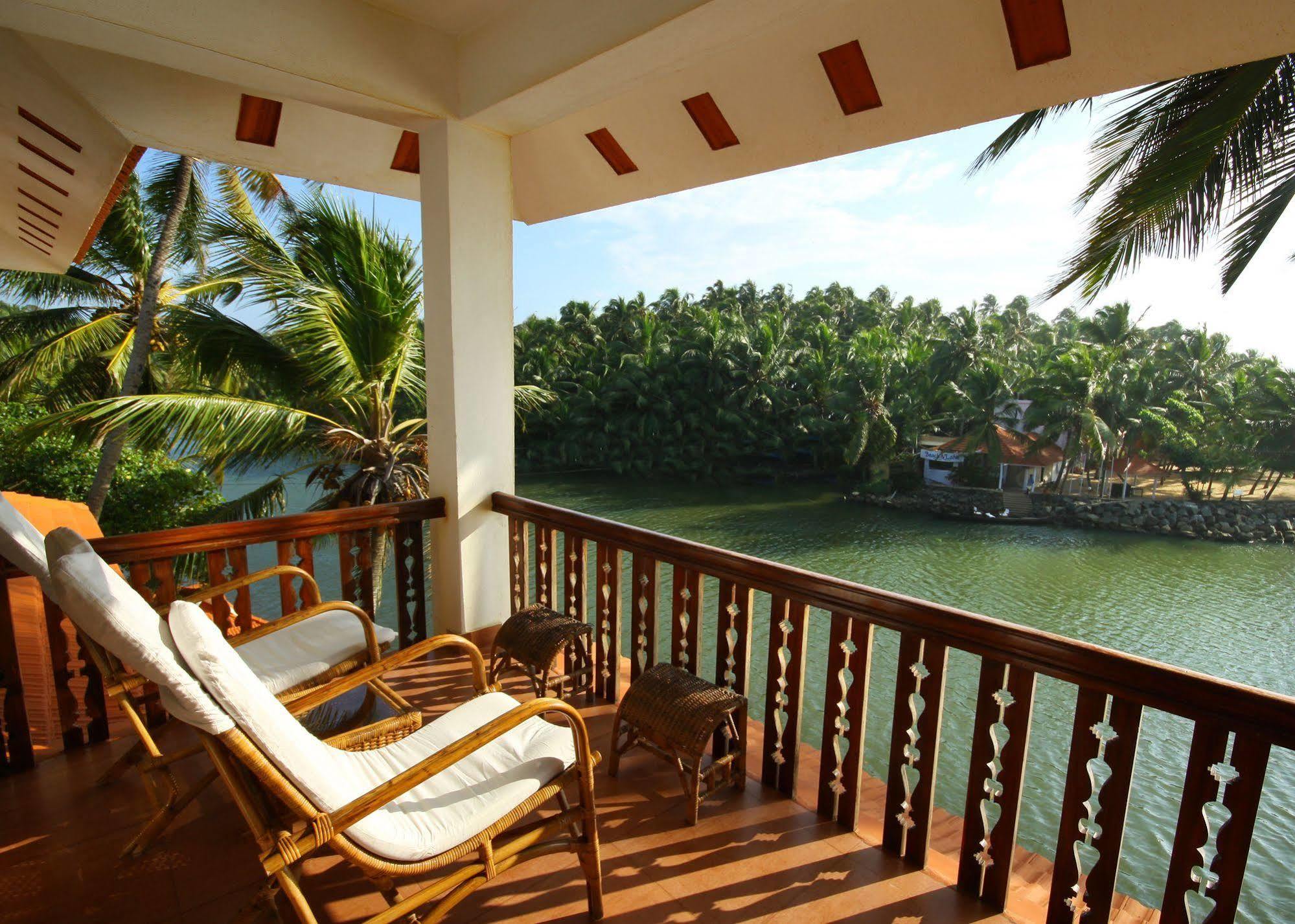Beach And Lake Ayurvedic Resort, Kovalam Bagian luar foto