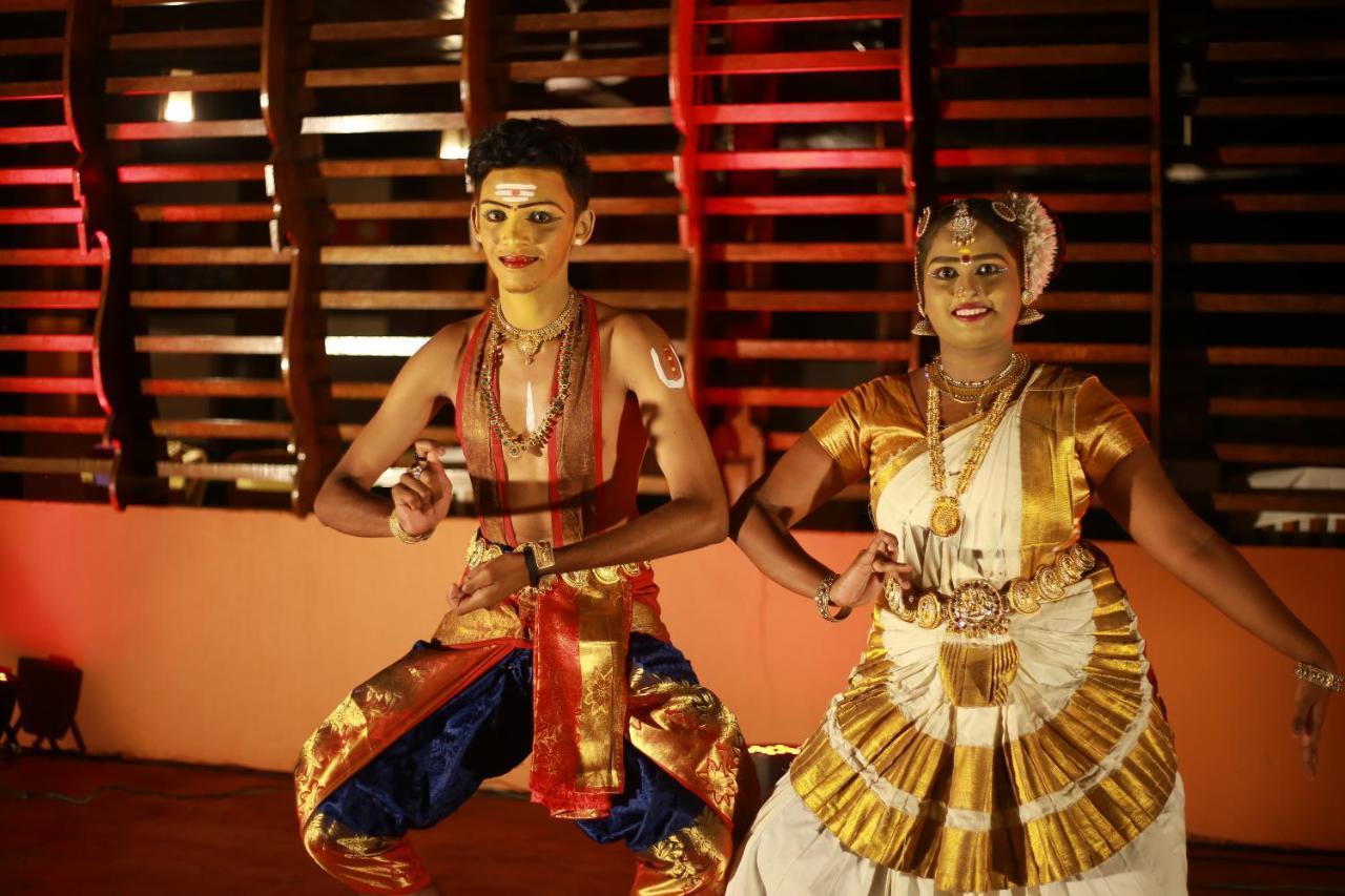 Beach And Lake Ayurvedic Resort, Kovalam Bagian luar foto